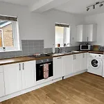 In - Garden & Drive - Sleeps 4 Harrogate