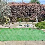 In - Garden & Drive - Sleeps 4 Holiday home