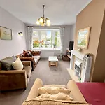 In - Garden & Drive - Sleeps 4 Harrogate