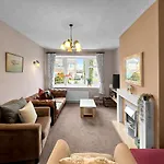 In - Garden & Drive - Sleeps 4