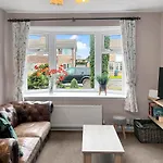 In - Garden & Drive - Sleeps 4