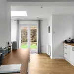 In - Garden & Drive - Sleeps 4