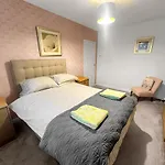 In - Garden & Drive - Sleeps 4