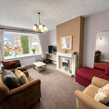 In - Garden & Drive - Sleeps 4 Harrogate