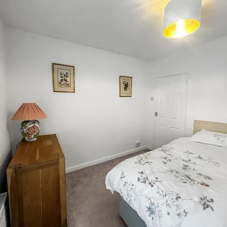 In - Garden & Drive - Sleeps 4 Harrogate