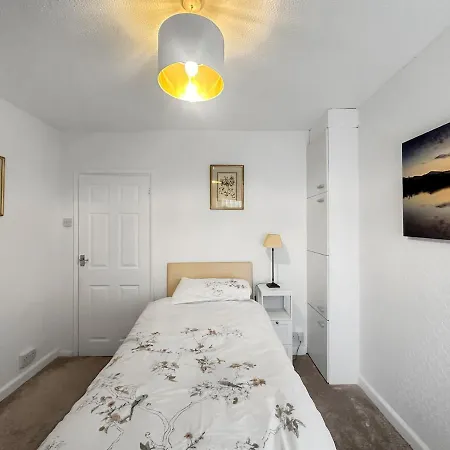 Holiday home In - Garden & Drive - Sleeps 4 *