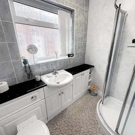 In - Garden & Drive - Sleeps 4 Holiday home Harrogate