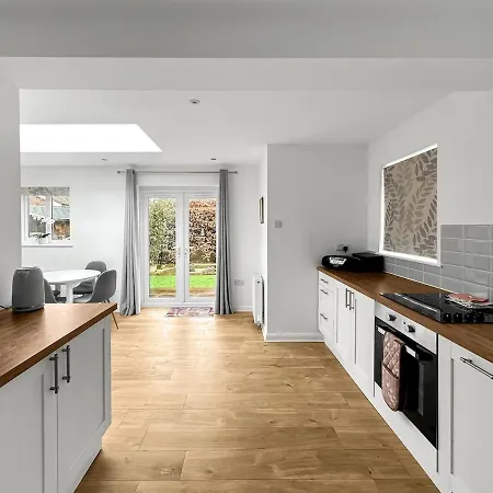 In - Garden & Drive - Sleeps 4 Σπίτι διακοπών *