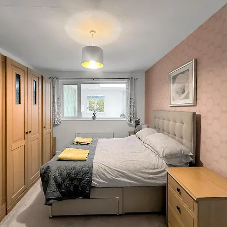 Σπίτι διακοπών In - Garden & Drive - Sleeps 4