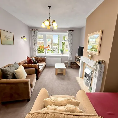 In - Garden & Drive - Sleeps 4 Harrogate