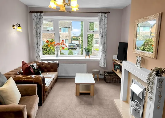 In - Garden & Drive - Sleeps 4 Holiday home *