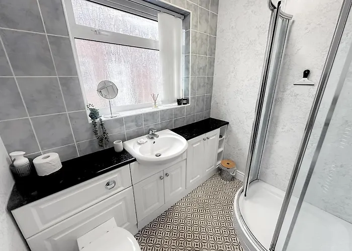 In - Garden & Drive - Sleeps 4 Holiday home Harrogate