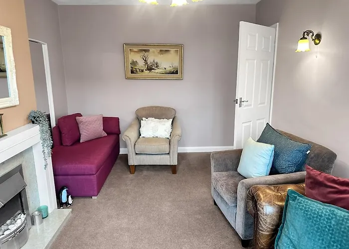 In - Garden & Drive - Sleeps 4 Holiday home *