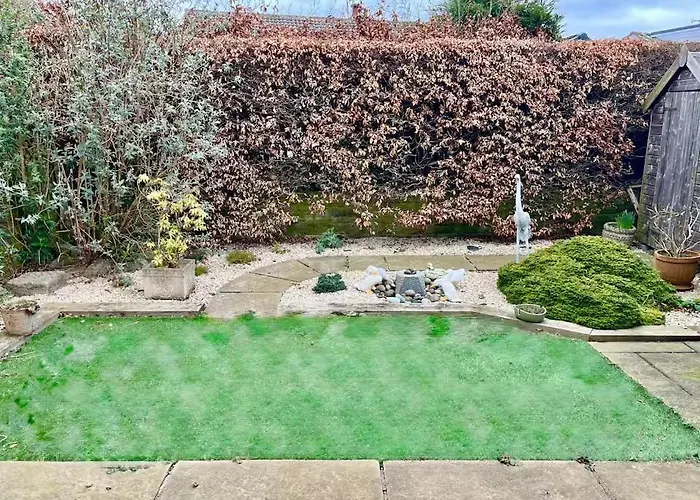 In - Garden & Drive - Sleeps 4 Holiday home