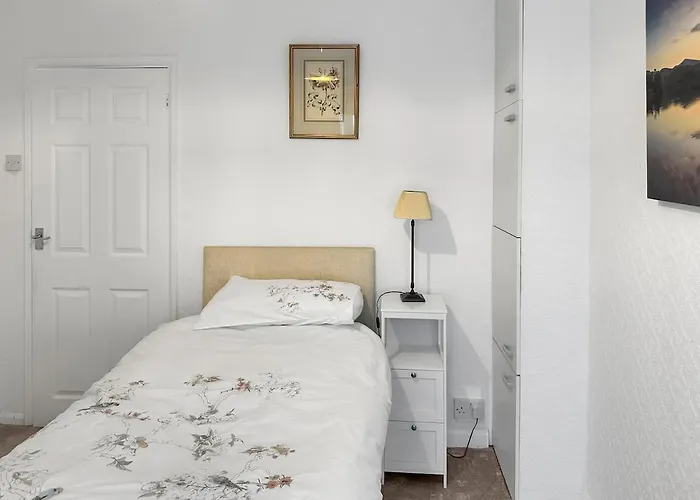 In - Garden & Drive - Sleeps 4 Holiday home