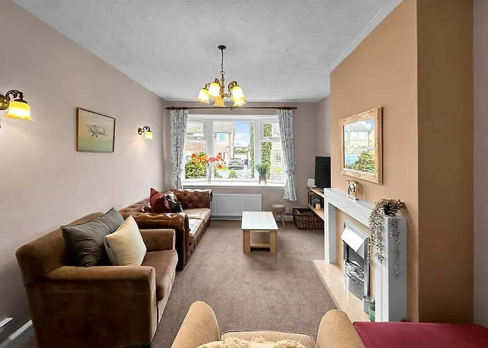 In - Garden & Drive - Sleeps 4