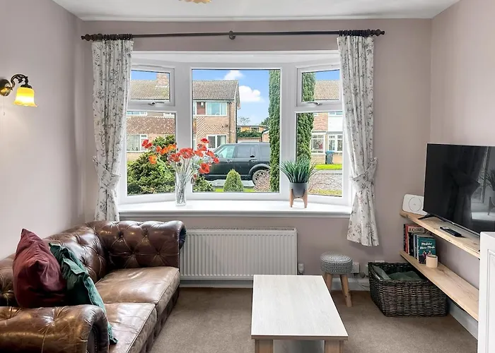 In - Garden & Drive - Sleeps 4